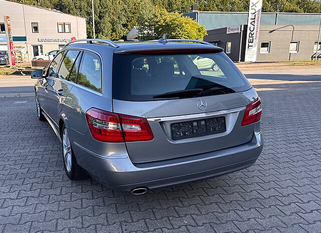 
								Mercedes-Benz E 250 vollständig									