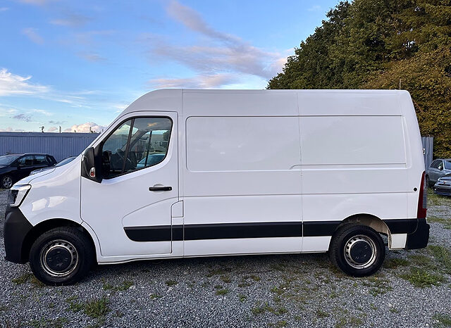 
								Renault Master vollständig									
