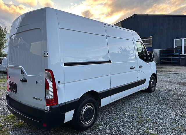
								Renault Master vollständig									