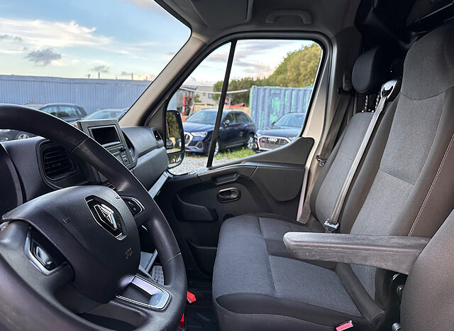 
								Renault Master vollständig									
