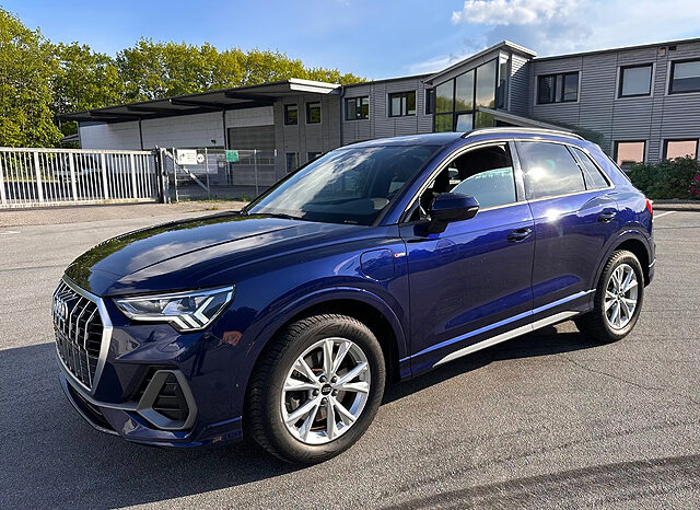 
								Audi Q3 vollständig									