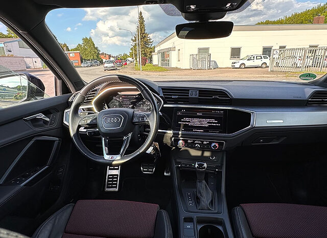 
								Audi Q3 vollständig									
