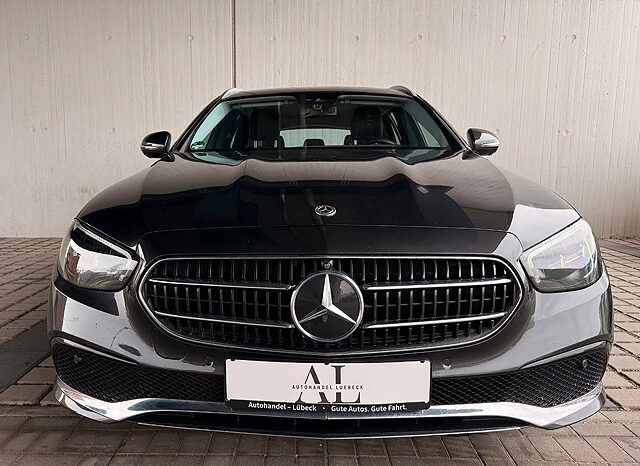 
								Mercedes-Benz E 300 vollständig									